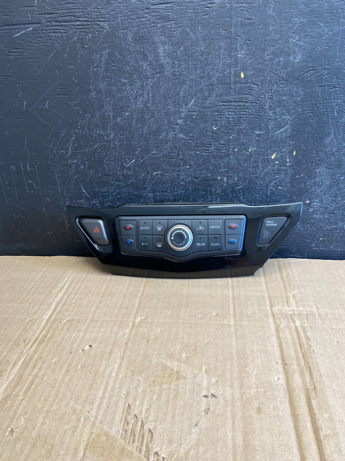 2013 to 2018 Nissan Pathfinder Radio Audio Climate Control AD7093 DG0