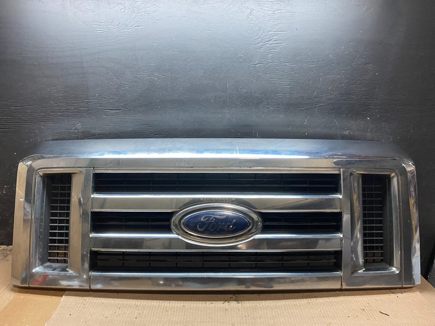 2008 to 2014 Ford Econoline E150 E250 Front Upper Chrome Grill Grille H67660