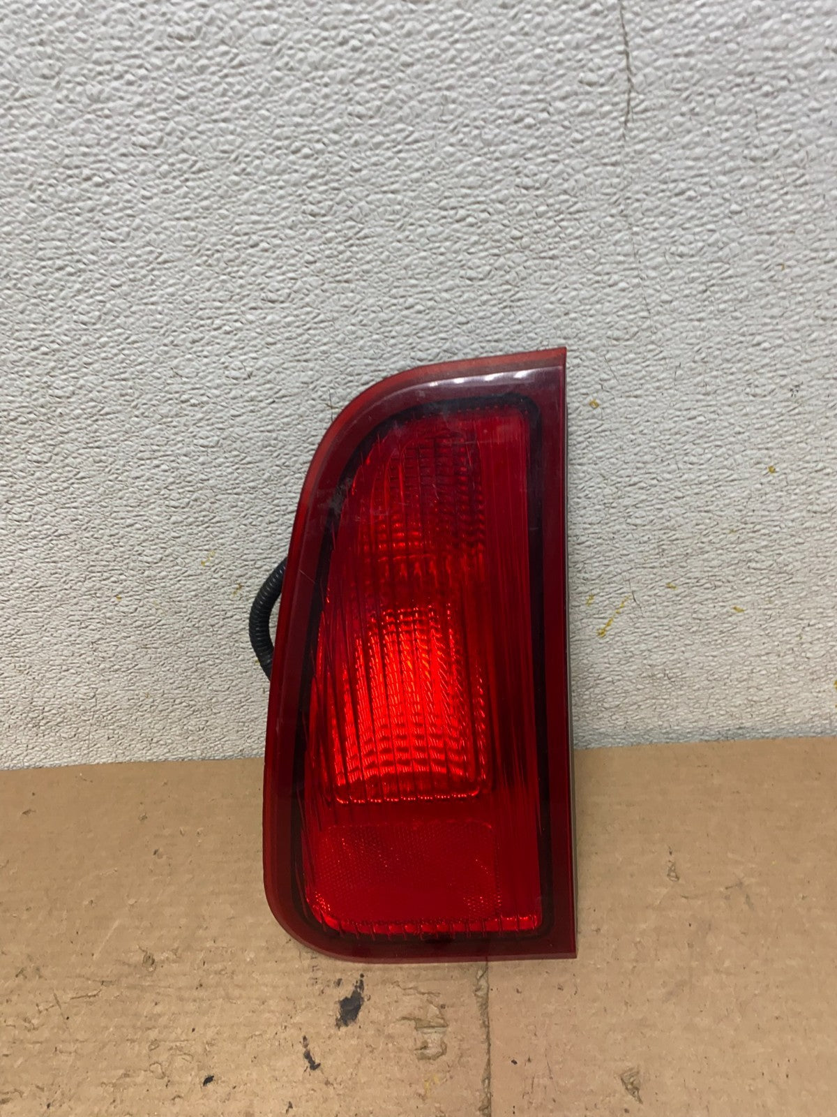 2003-2006 Lincoln Navigator Right Passenger RH Inner Tail Light OEM P6810 DW0