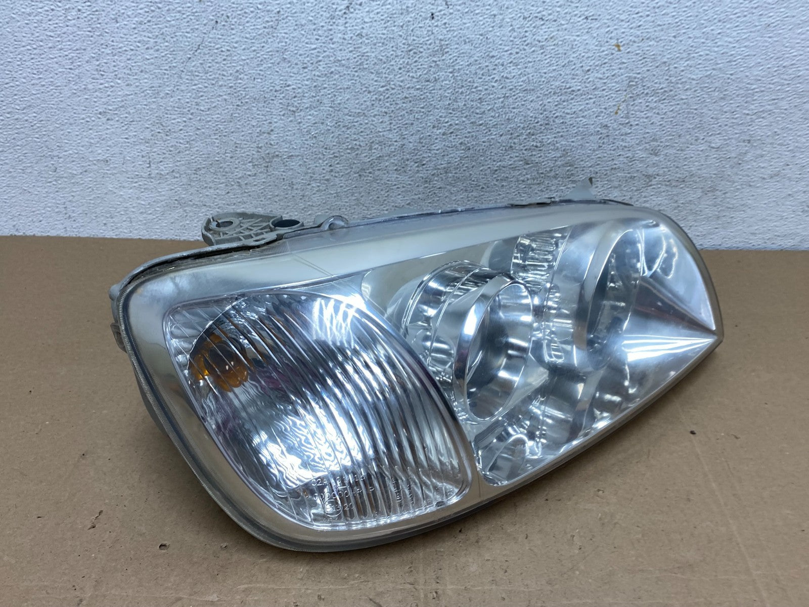 2004 2005 Hyundai XG350 XG Right Passenger RH Headlight Halogen AE5013 DW2