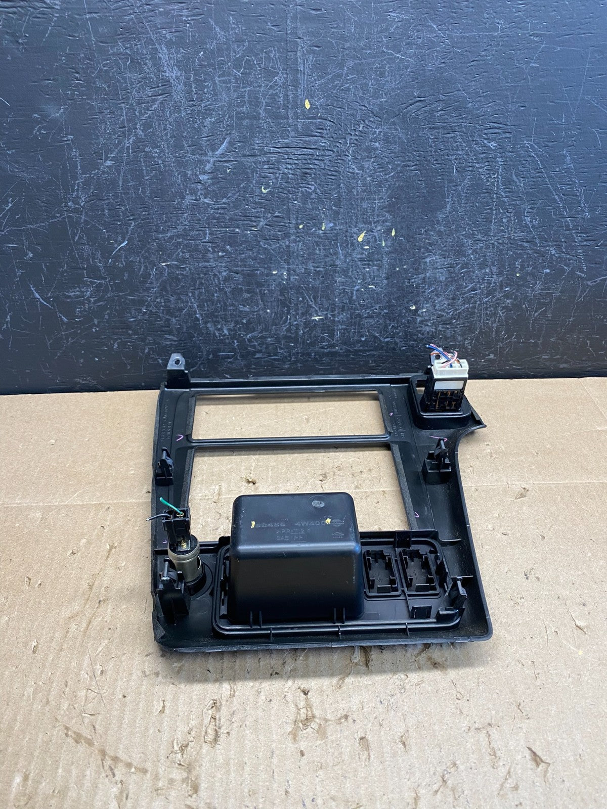 2001 to 2004 Nissan Pathfinder Center Dash Radio Trim Bezel Surround AC9127 DG3
