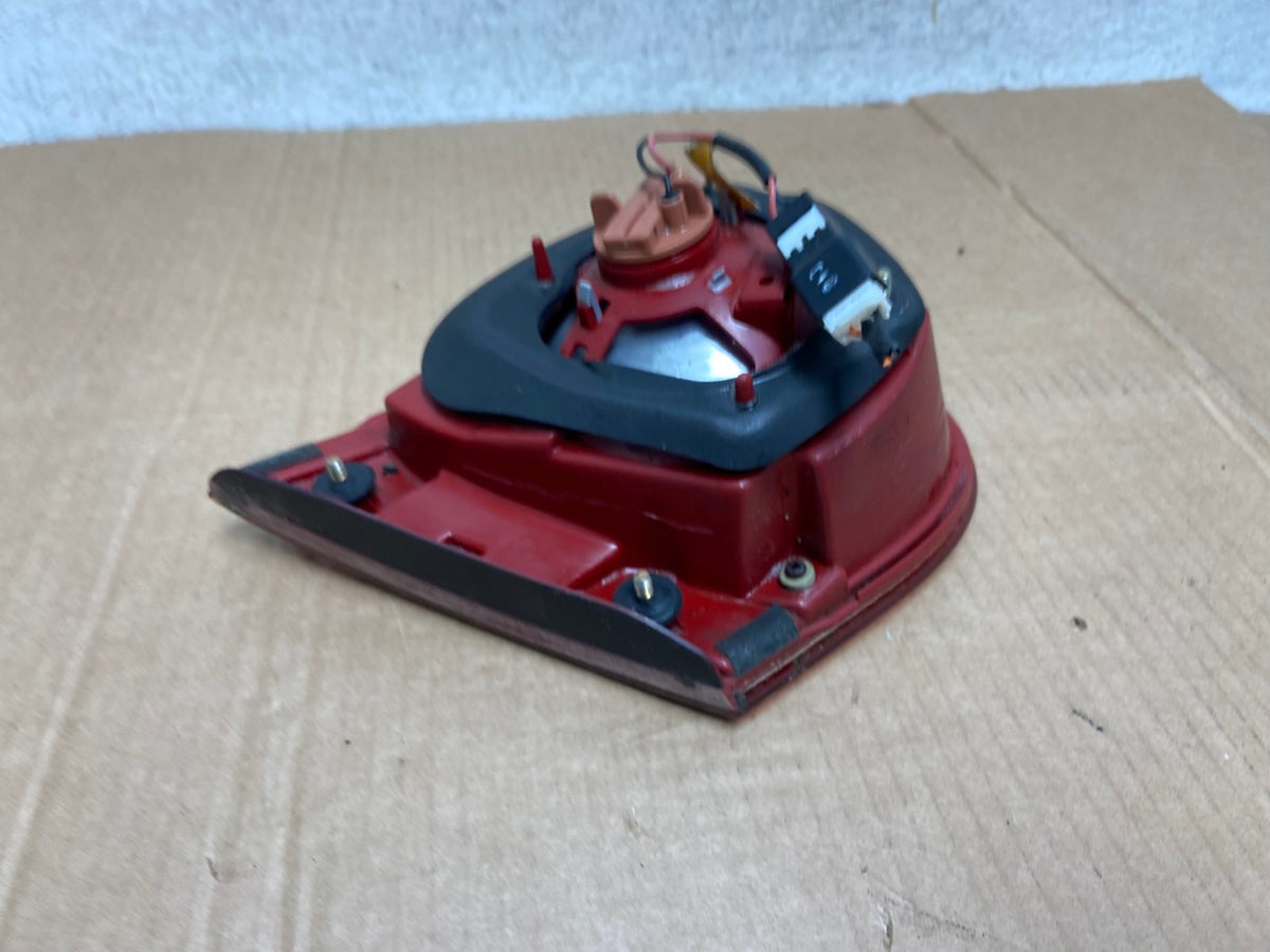 2004 2005 2006 Kia Amanti Right Passenger Side Tail Light Inner AI3764 LK4