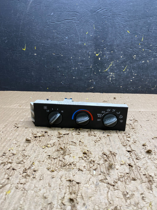 2001 - 2007 GMC Chevrolet Express 1500 Climate Control A/C V7598 DG0