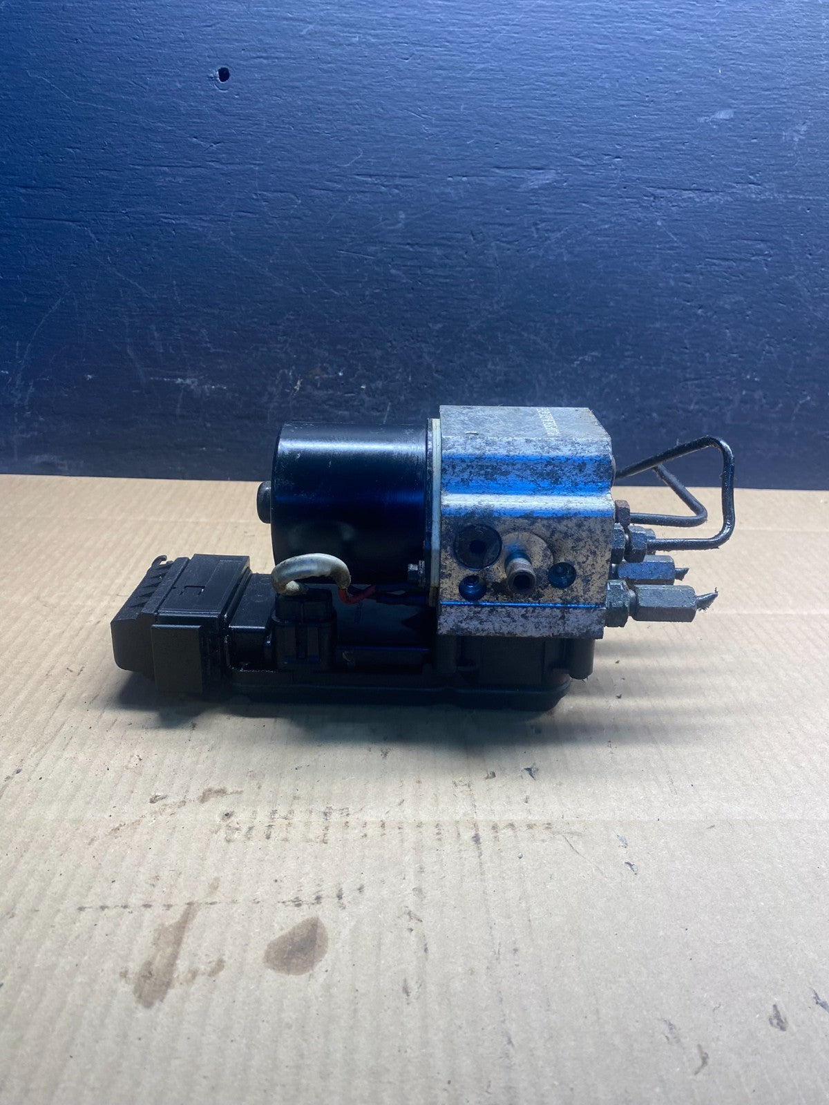2004 2007 Ford E250 E350 Econoline Anti-Lock ABS Antilock Brake Pump AD0468 DW2