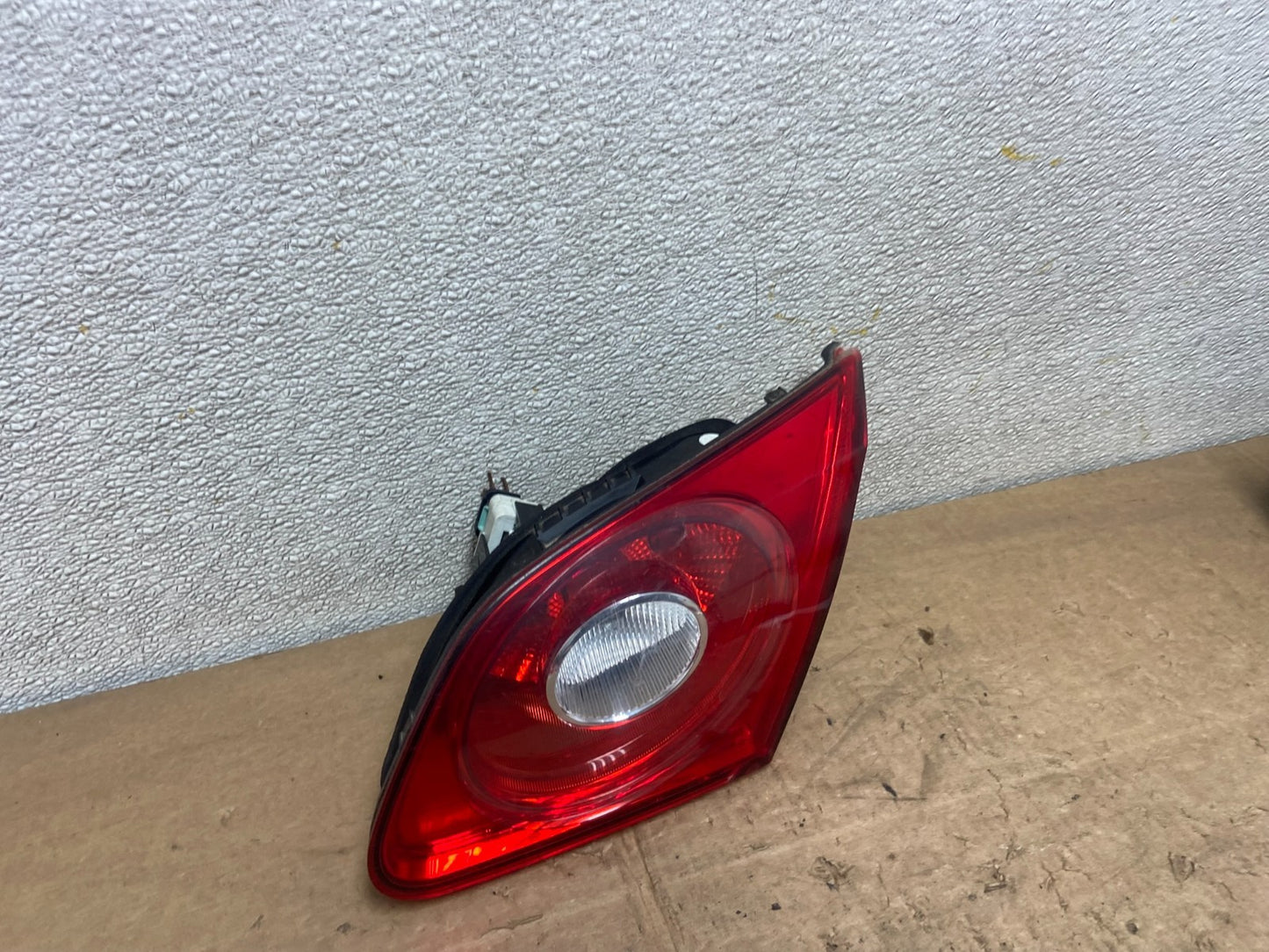 2009-2012 Volkswagen CC Right Passenger RH Side Tail Light Inner Trunk Y6837 DW2