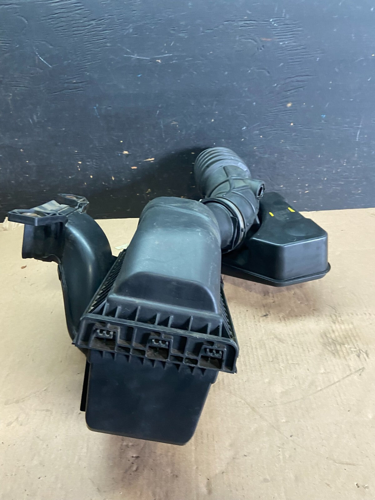 2007 to 2010 Lincoln MKX 3.7L Air Cleaner Box Resonator OEM O0857 DG1