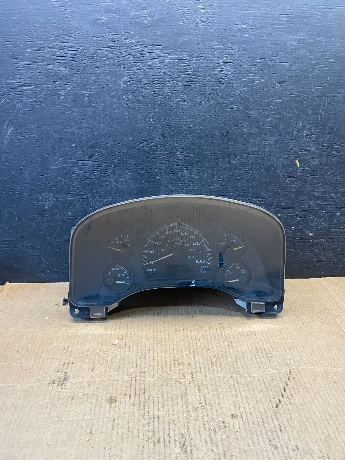 2004 to 2007 Chevrolet Express Speedometer Cluster Gauge M4421 DG0