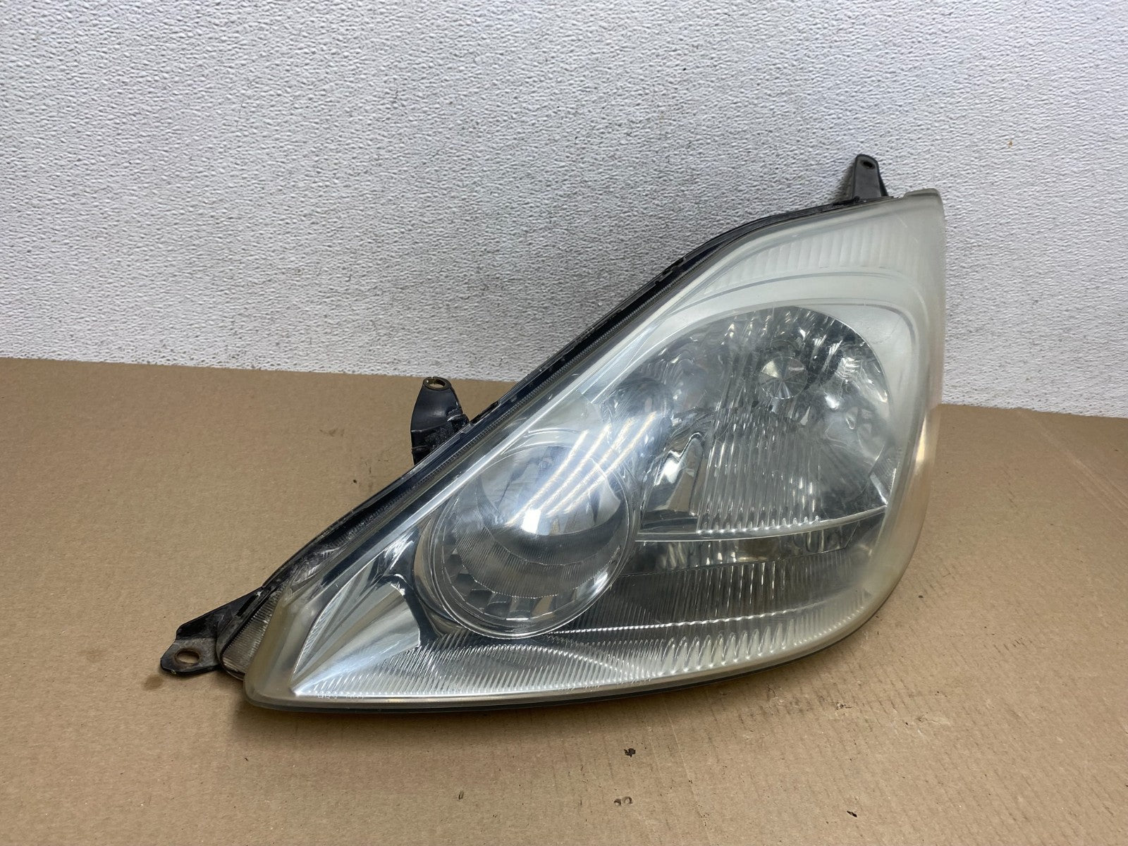 2004-2005 Toyota Sienna Left Driver LH Side Halogen Headlight AF5780 DW2