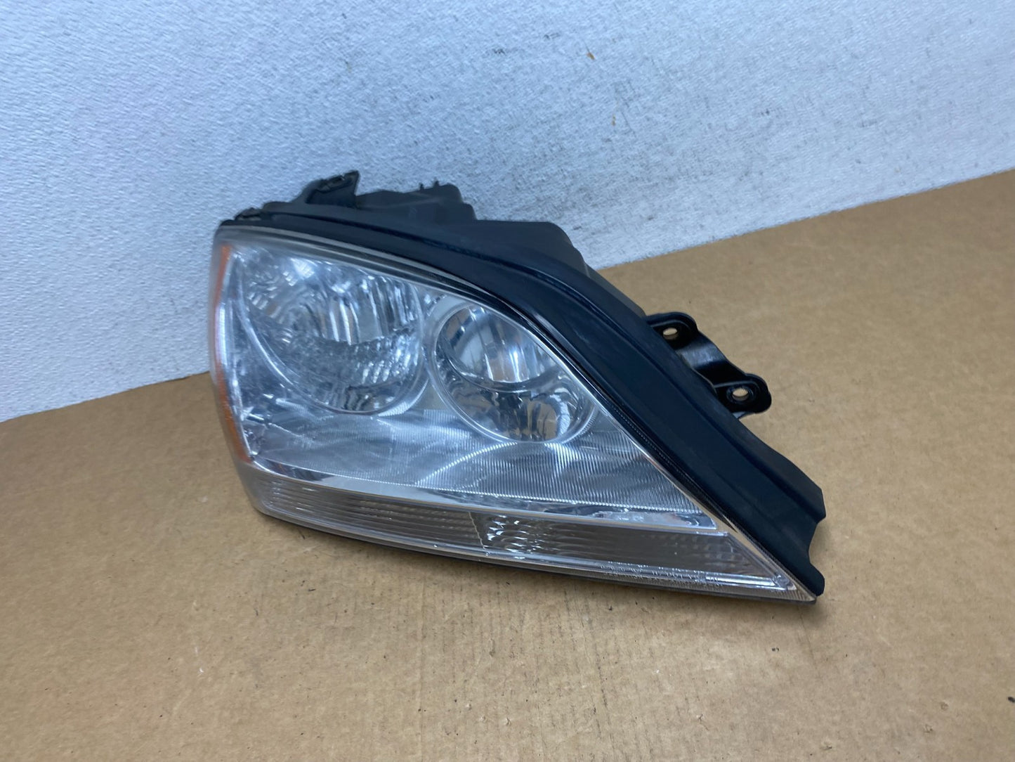 2003 to 2006 Kia Sorento Right Passenger Rh Side Headlight Halogen AD4519 DW1