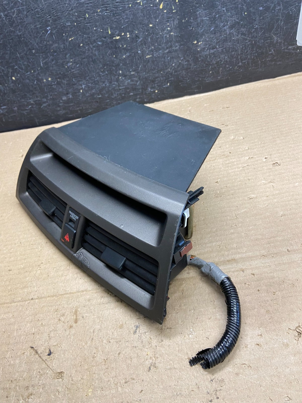 2008 to 2012 Honda Accord Front Center Panel Clock Air Vent AH3779 DG6
