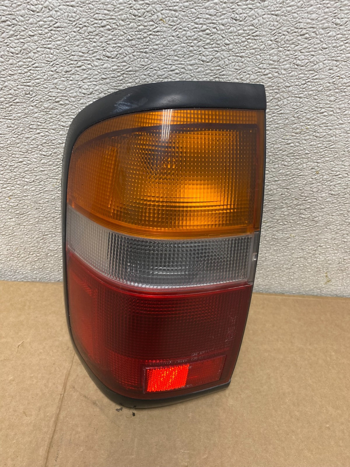 1996 - 1998 Nissan Pathfinder Left Driver LH Side Tail light U9723 DW0