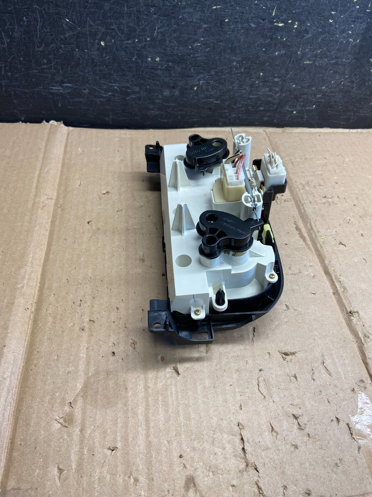2004 - 2005 Toyota RAV4 A/C Heater Climate Control Unit Switch ai2693 DG4