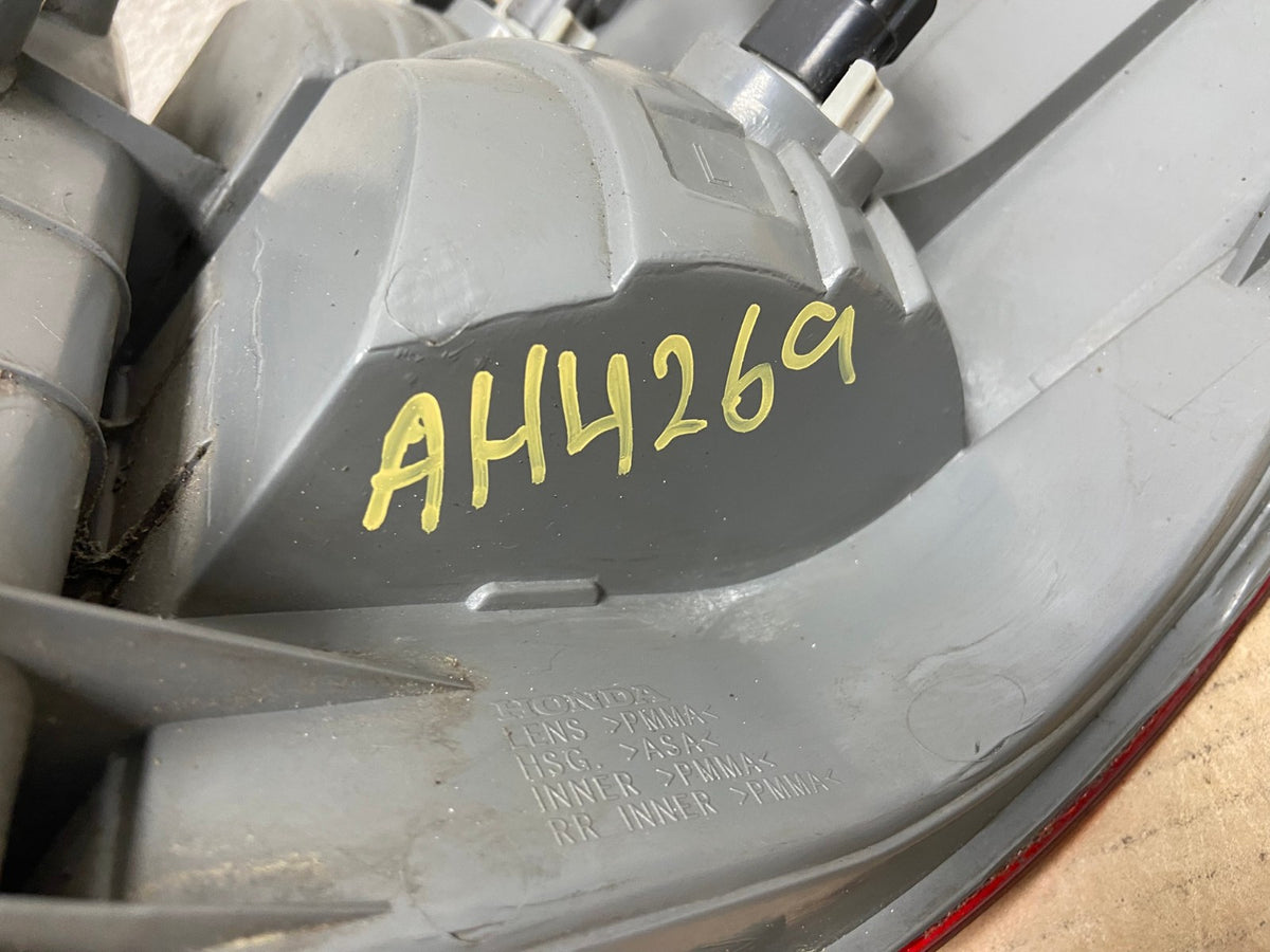2005 2006 2007 Honda Odyssey Left Driver LH Side Tail Light AH4269 LK6