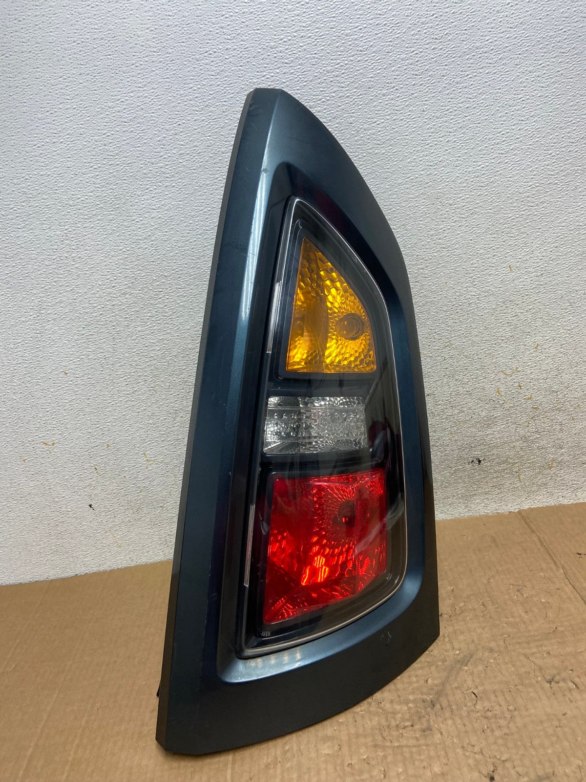 2010 to 2011 Kia Soul Right Passenger RH Side Tail Light AI5437 LK0