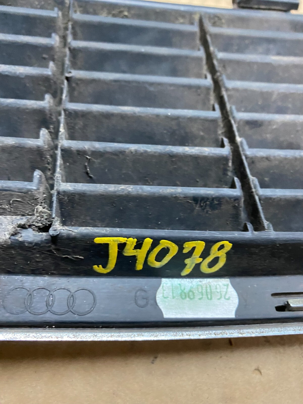 1997 1998 1999 Audi A8 Front Bumper Upper Grill Grille OEM DG1 J4078 DG8