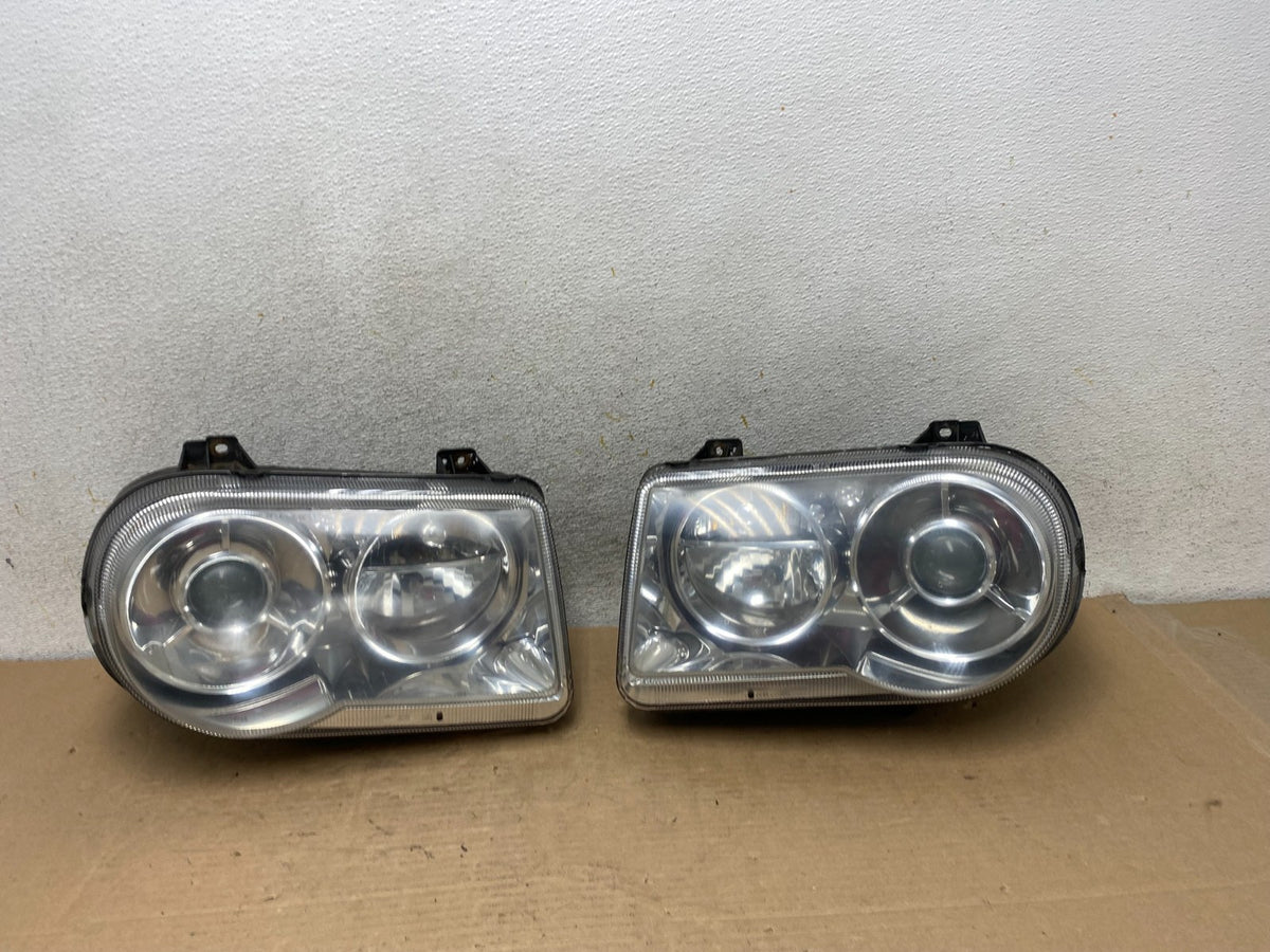 2005 to 2010 Chrysler 300C Left+Right Side Halogen Headlights AH9433 DW0