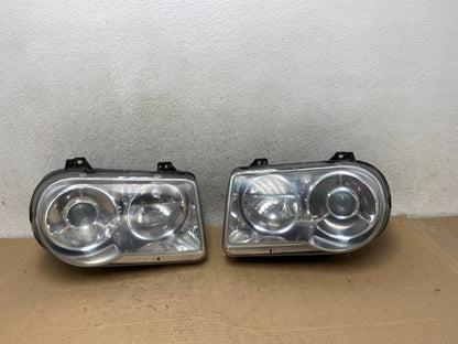 2005 to 2010 Chrysler 300C Left+Right Side Halogen Headlights AH9433 DW0