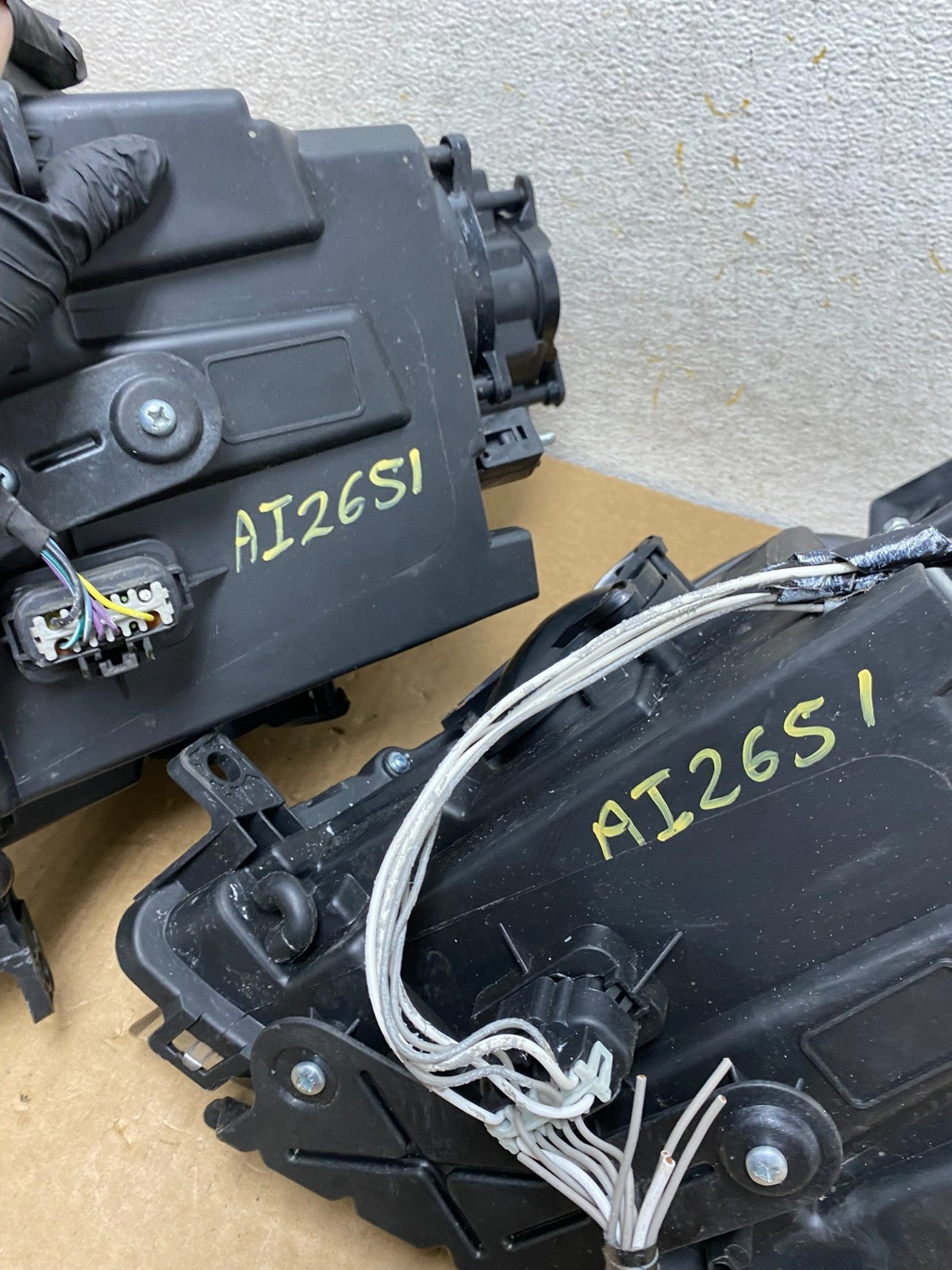 Halogen 2008 to 2014 Cadillac CTS Headlights Left+Right Side AI2651 DW11