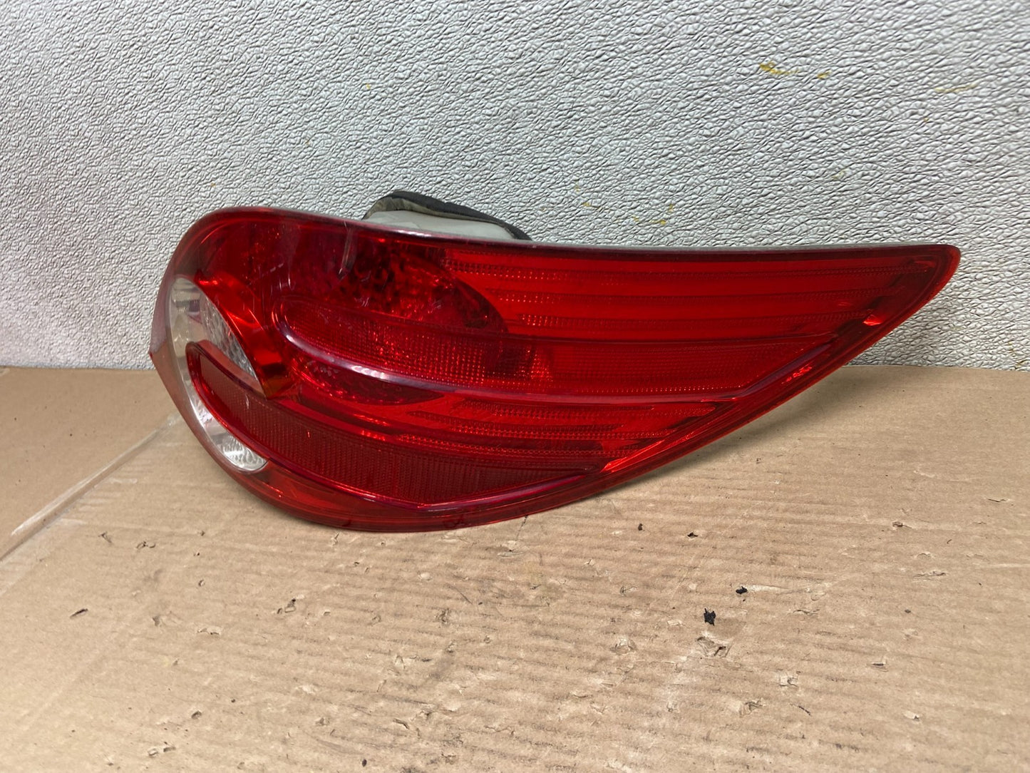 2006-2010 Mercedes W251 R-CLASS Right Passenger RH Side Tail Light AA9358 LK1