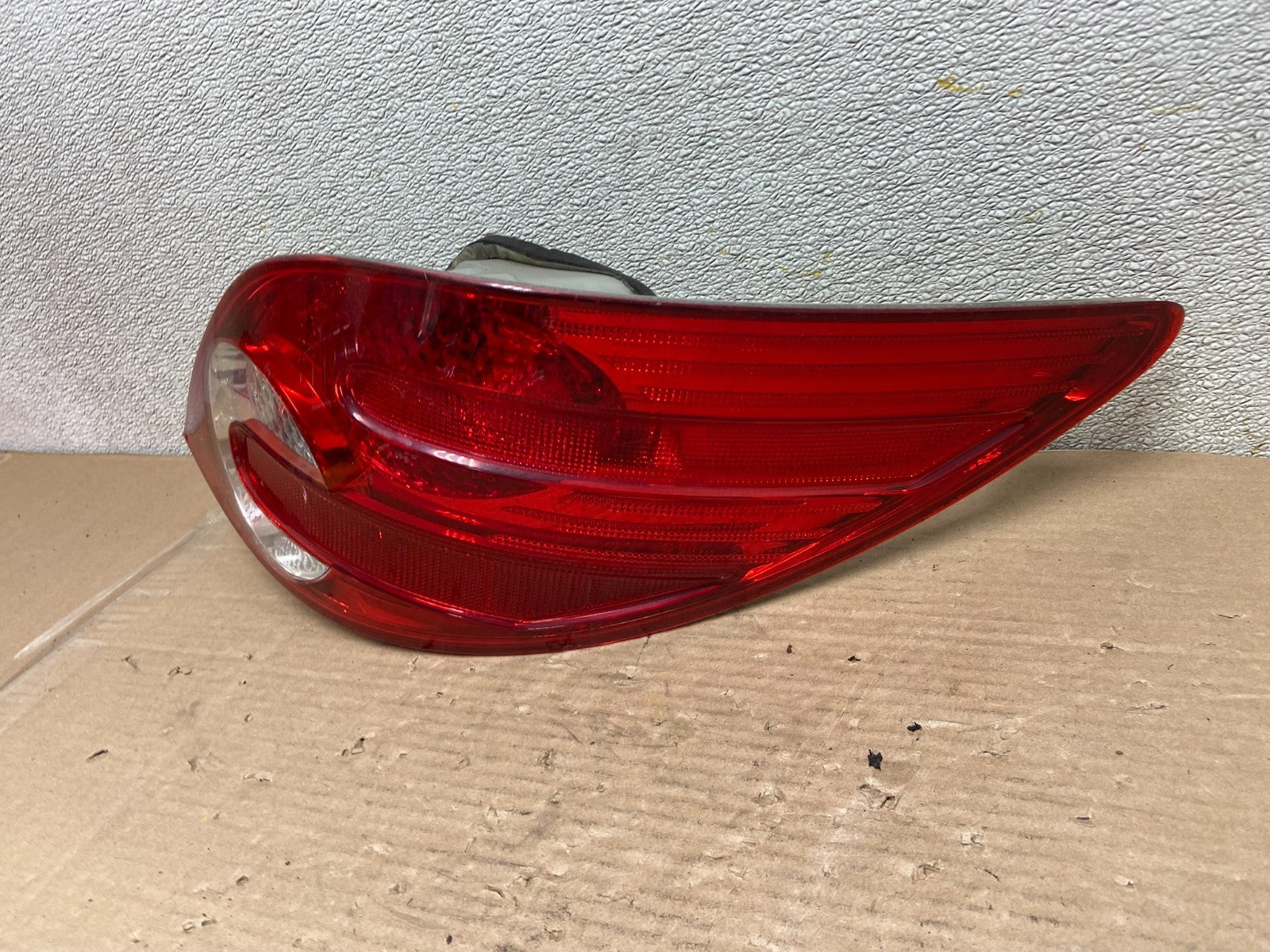 2006-2010 Mercedes W251 R-CLASS Right Passenger RH Side Tail Light AA9358 LK1