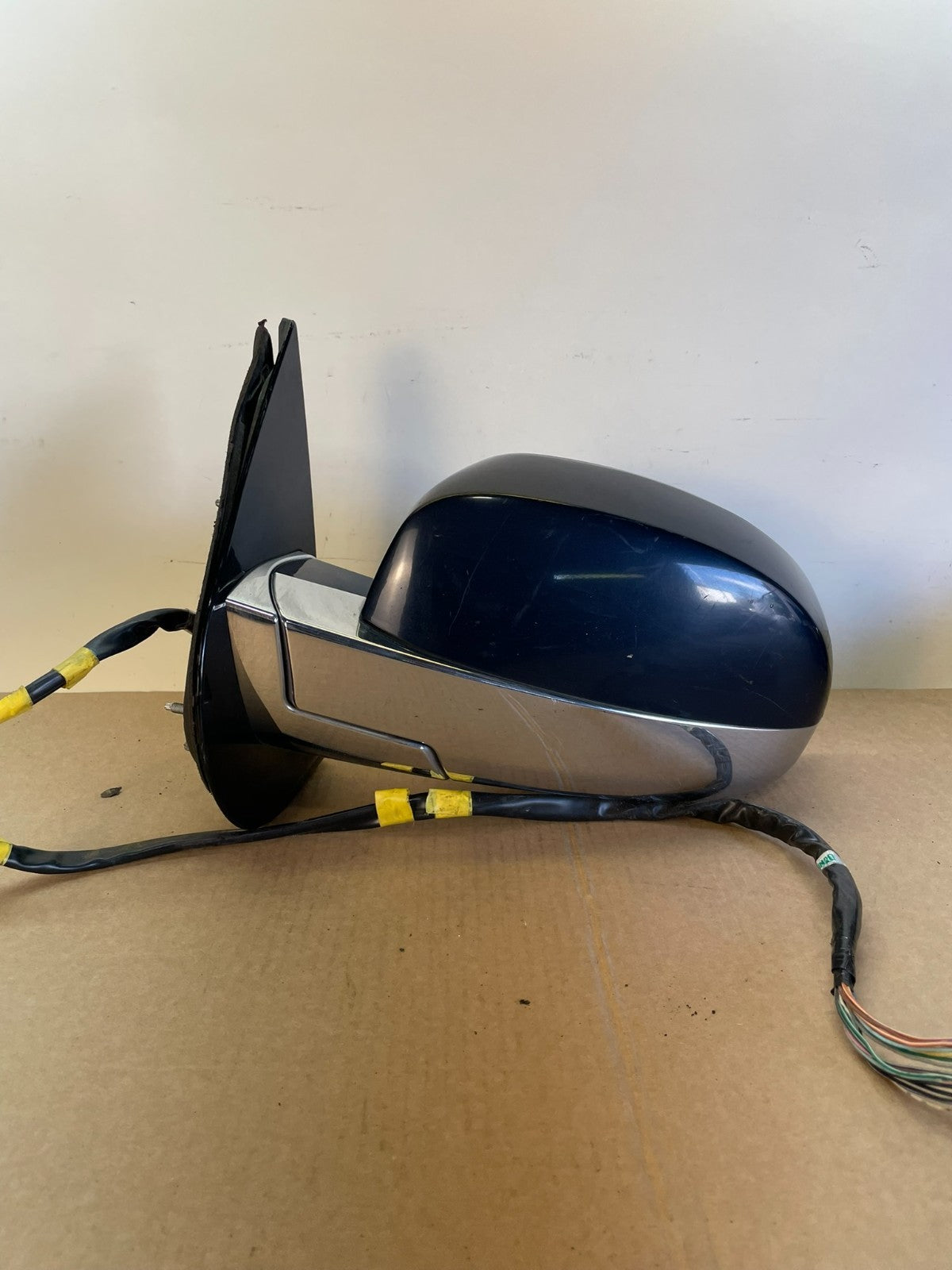 2007 - 2014 Cadillac Escalade Left Driver Door Mirror Turn Signal AH6287 DW0