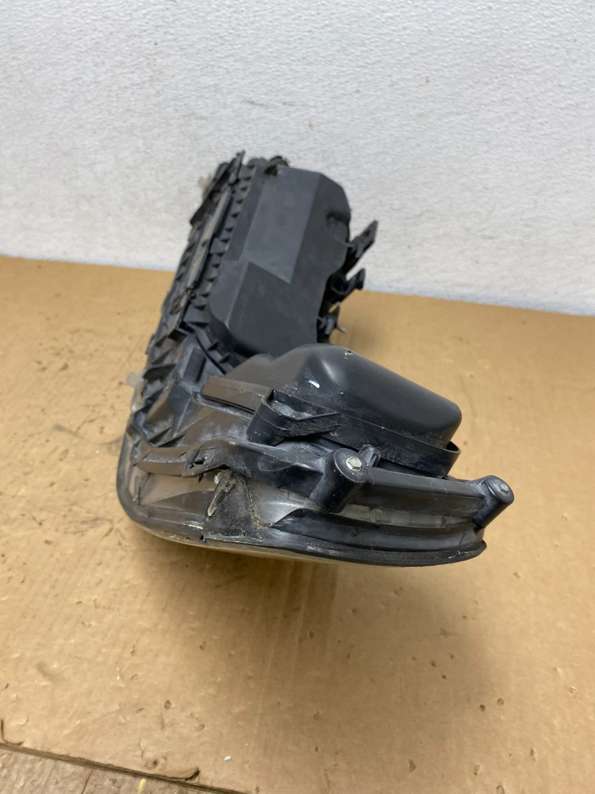 2005 to 2011 Lincoln Town Car Right Passenger Rh Side Headlight AD3236 DW7