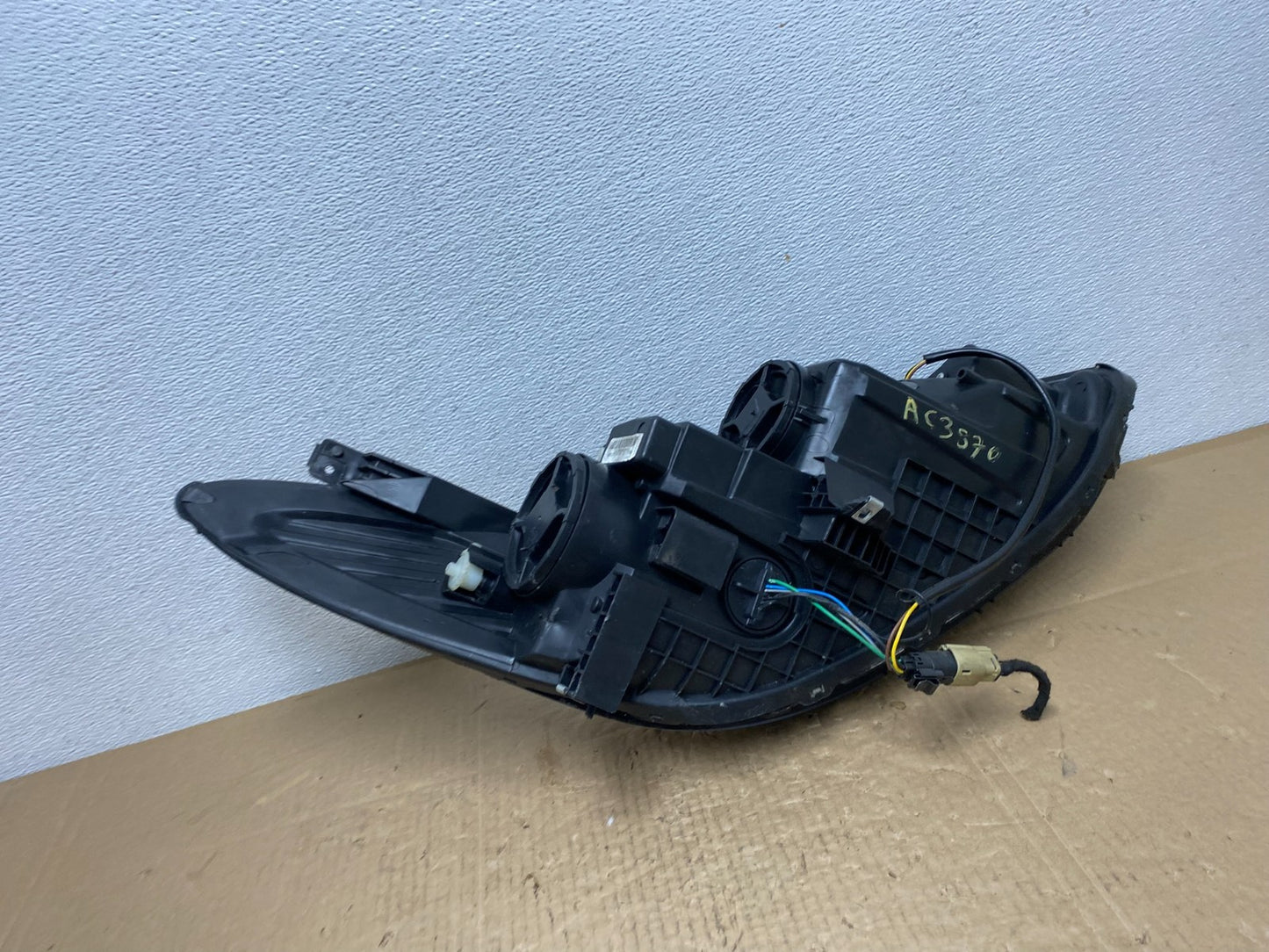 2016 to 2019 Chevrolet Cruze Left Driver LH Halogen Headlight Oem AC3870 DW9