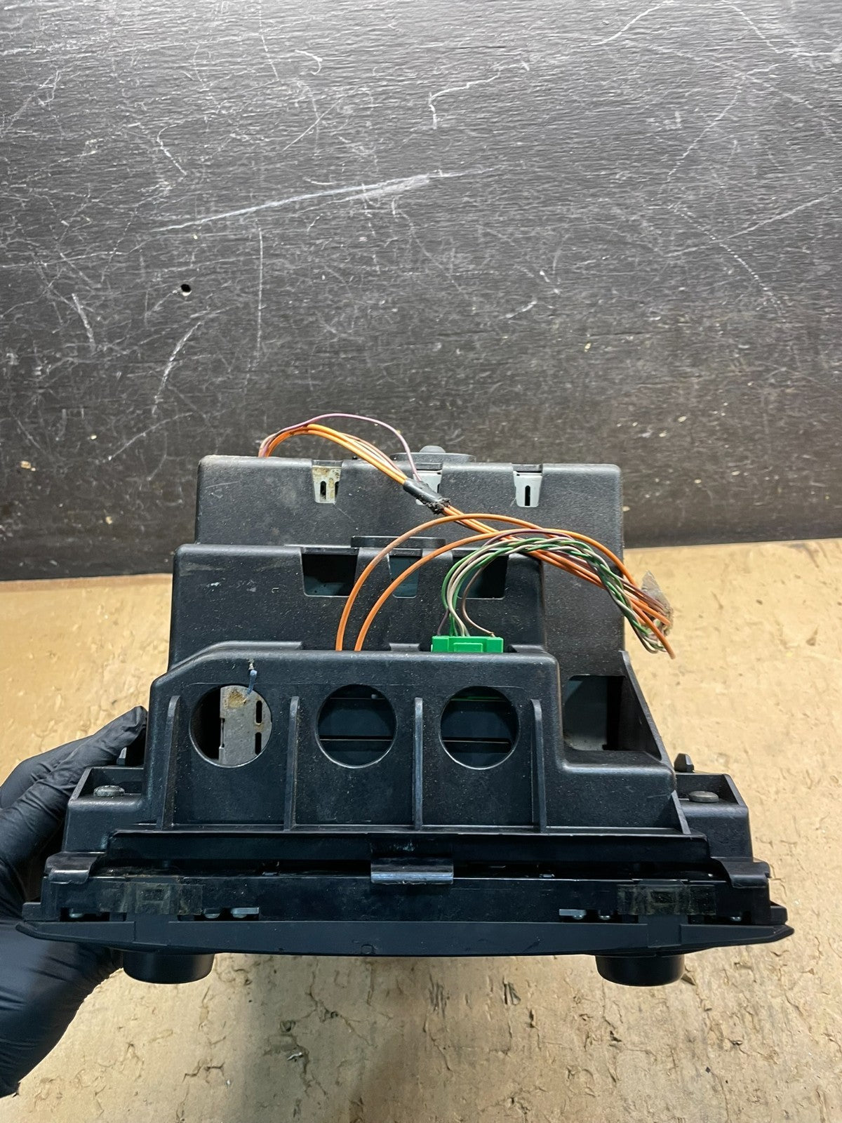 2003-2006 Volvo XC90 Center Climate Control Radio Panel Bezel W6940 DG4