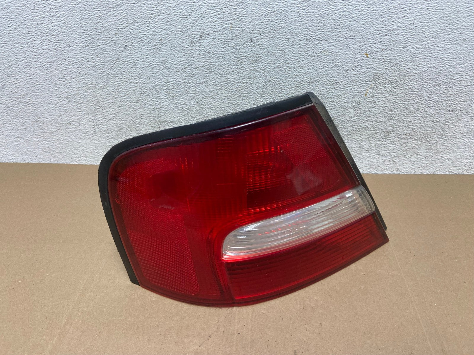 2000 to 2001 Nissan Altima Left Driver LH Side Tail Light AE4865 LK0