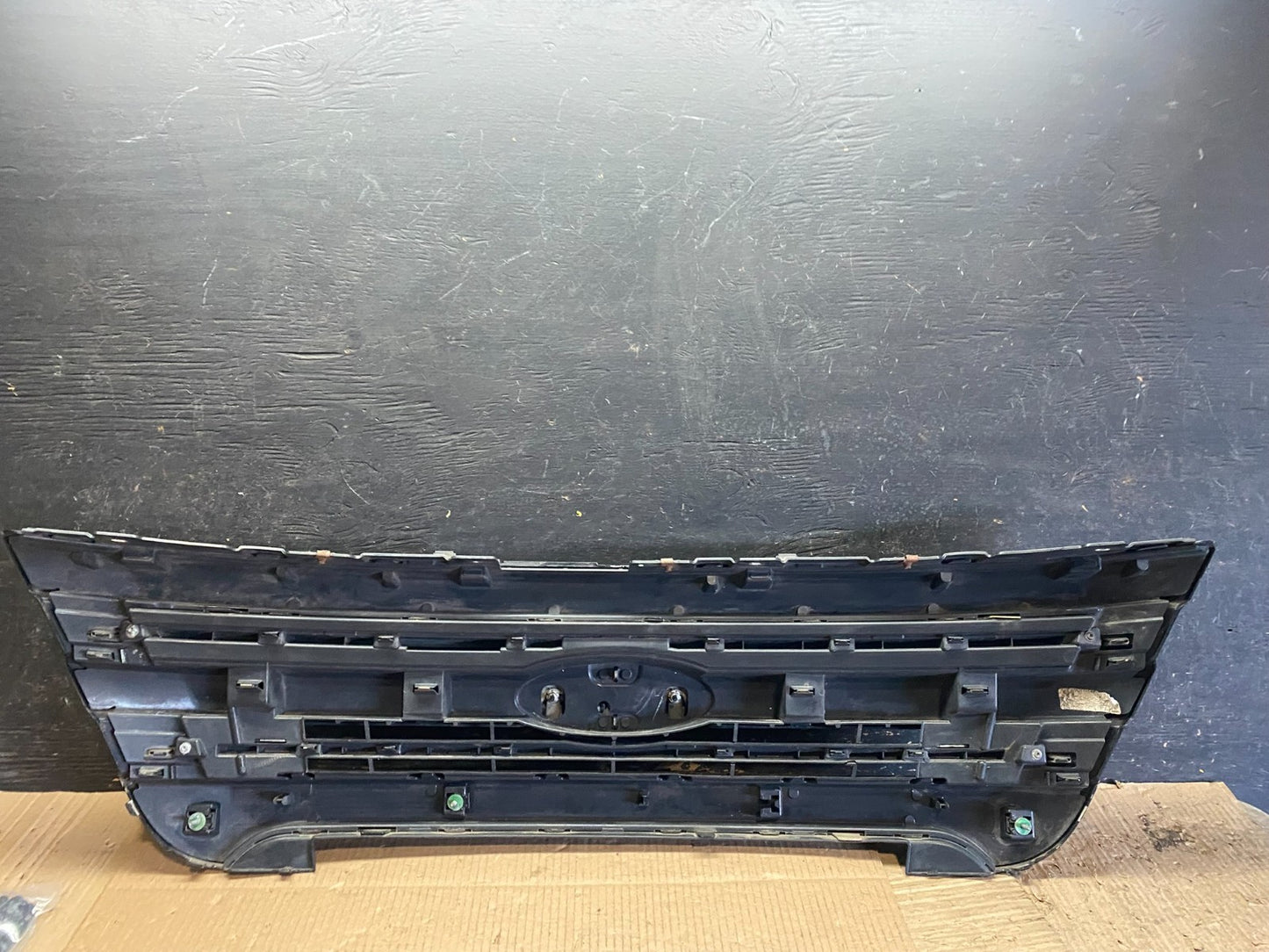2011 to 2015 Ford Explorer Upper Front Grill Grille Oem W5732 DG11