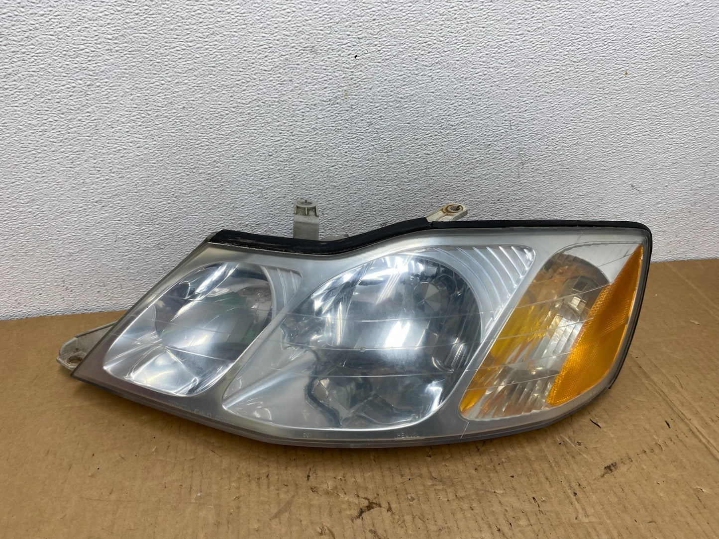 2000 to 2004 Toyota Avalon Halogen Left Driver LH Headlight AC7621 DW0