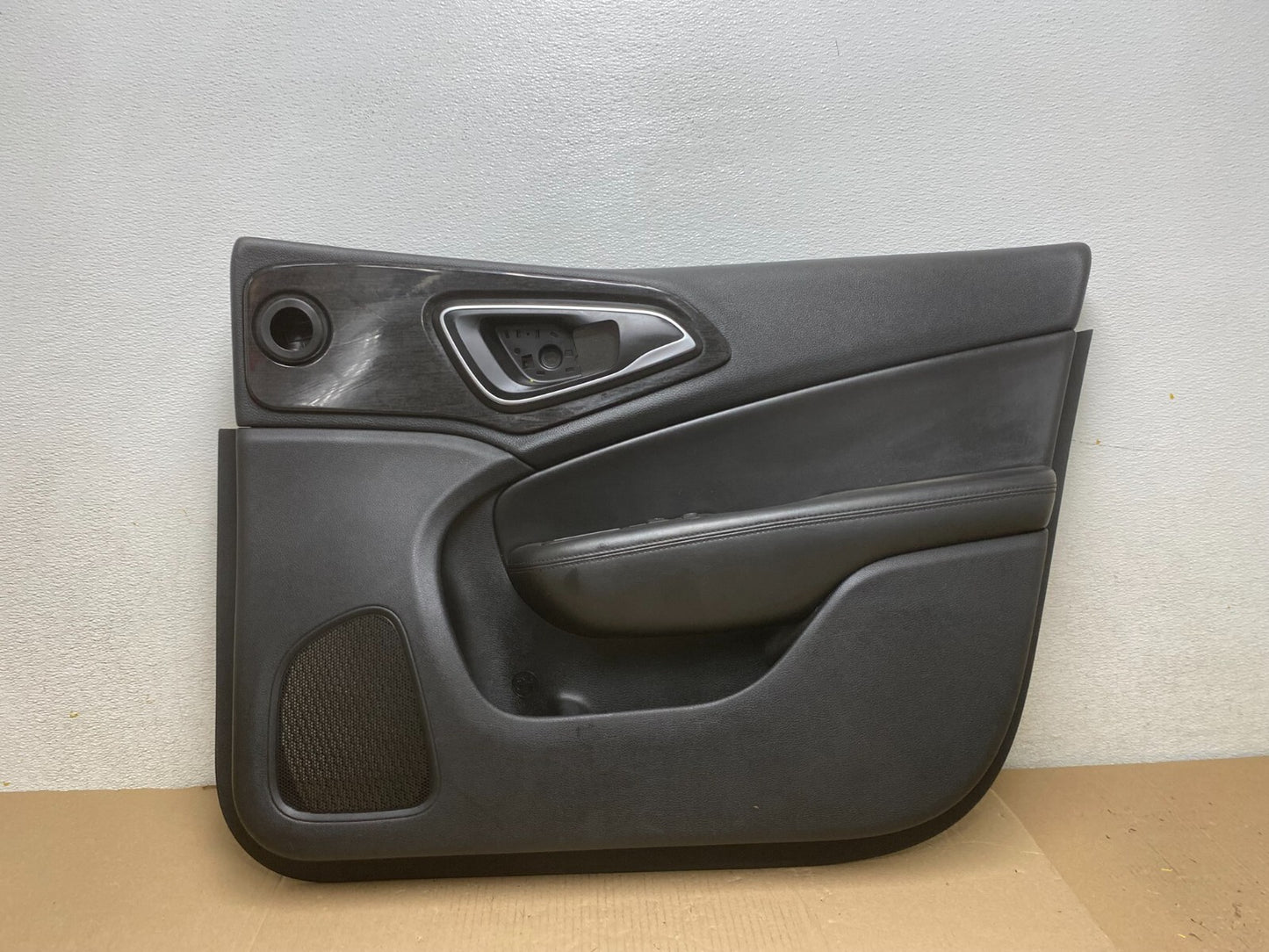 2015 to 2017 Chrysler 200 Front Right Passenger Side Door Panel OEM L6044 DG0