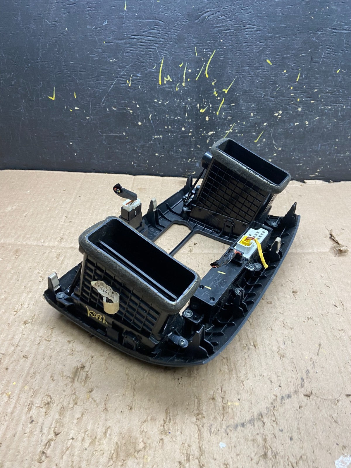 2007-2010 Hyundai Elantra Radio Heat A/C Climate Control Air Vent Bezel Y8031 DG4