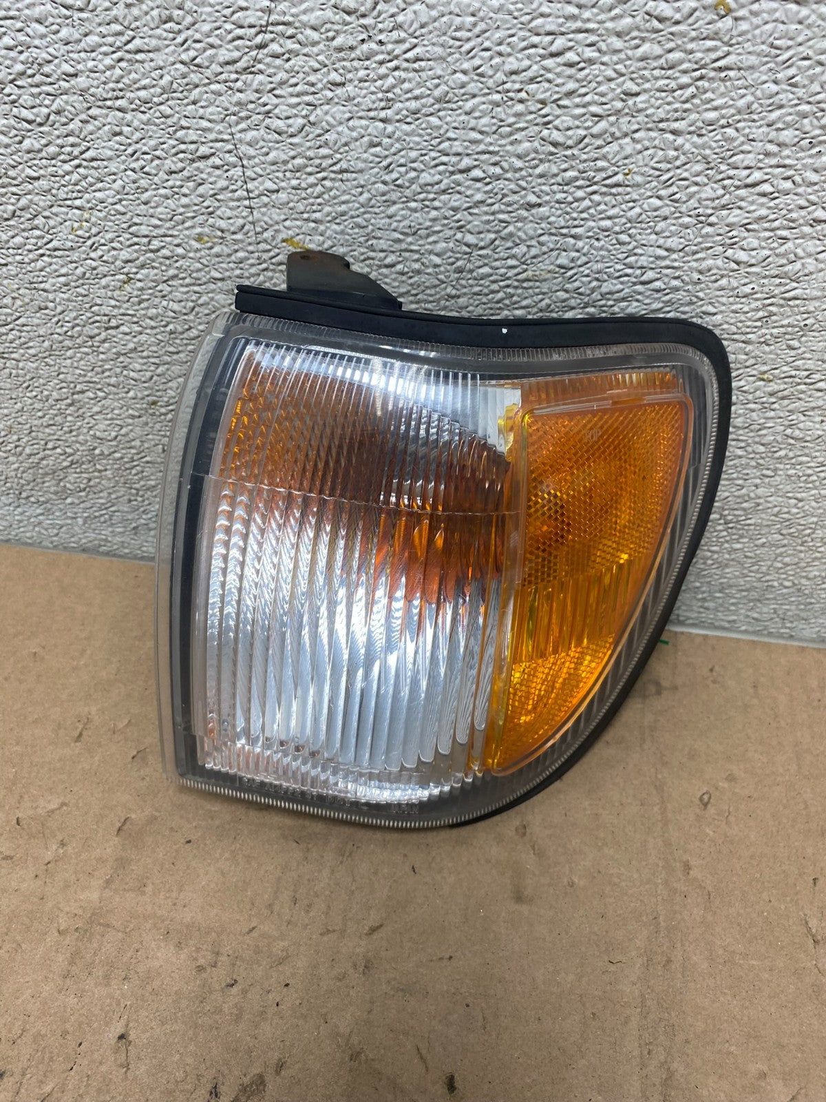 1999 - 2004 Nissan Pathfinder Front Left Driver Turn Signal Oem S3909 DW0