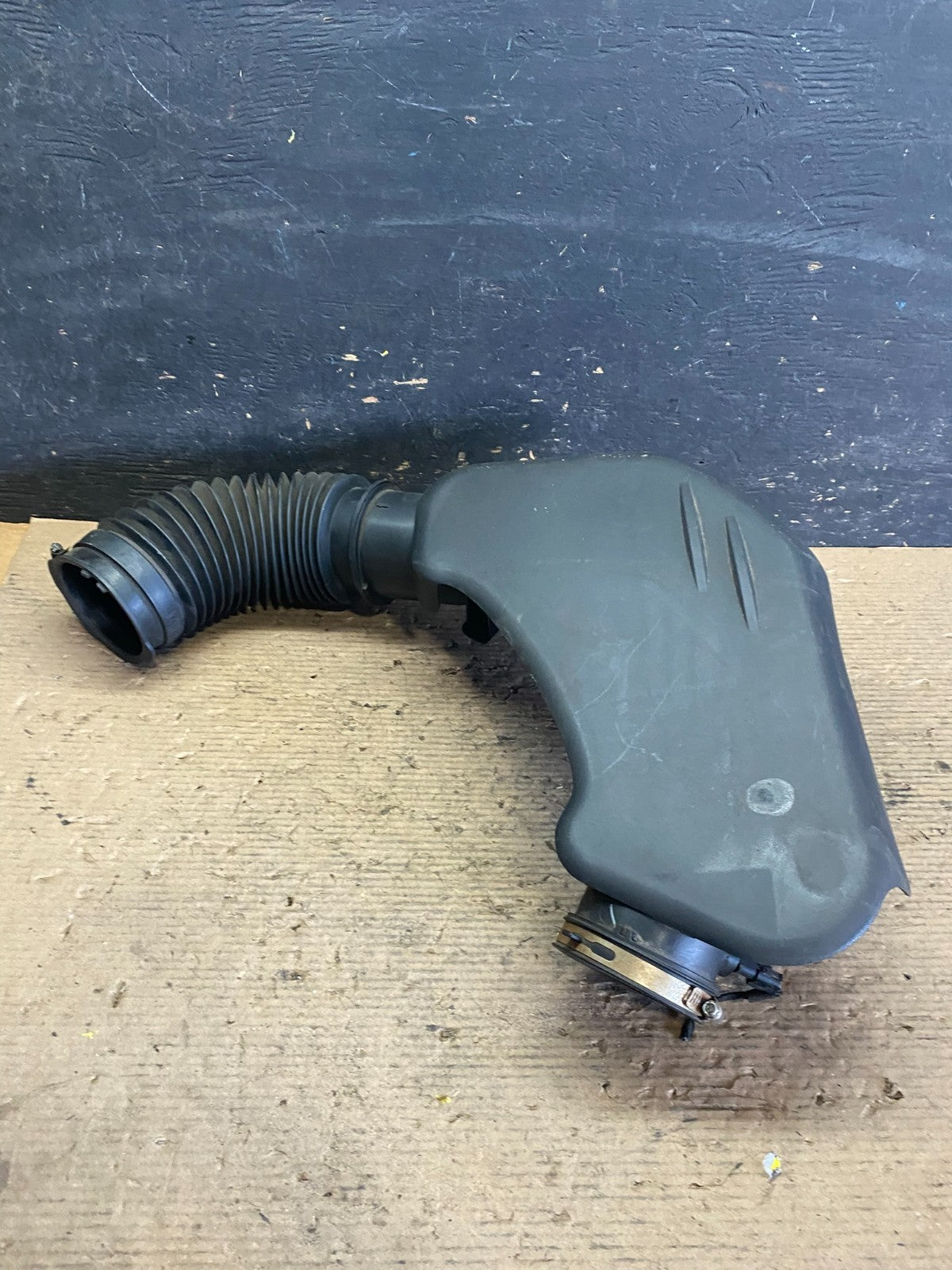 2011 to 2018 Chrysler 300 3.6L Air Intake Duct Tube Cleaner OEM S3584 DG3