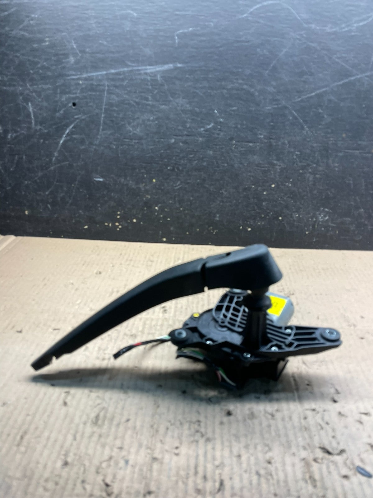2013 to 2017 Buick Enclave Windshield Rear Wiper Motor V2445 DG3