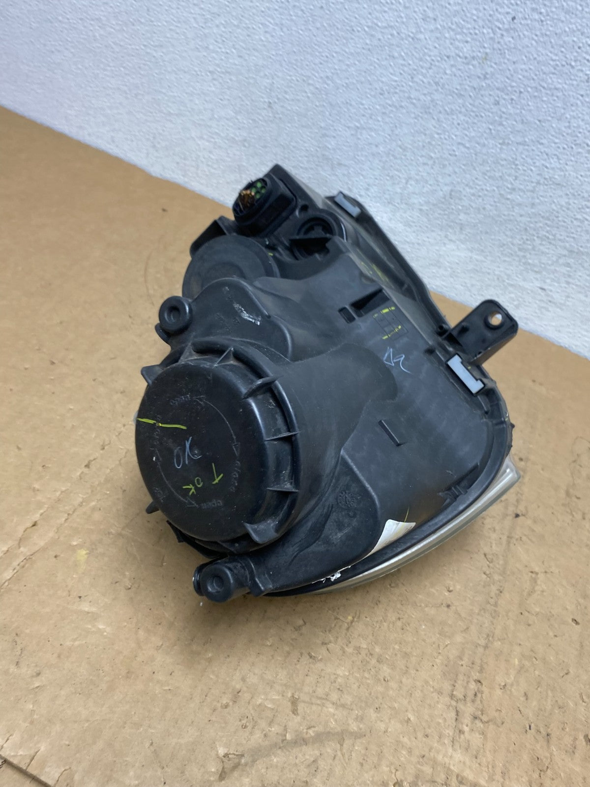 2005 to 2010 Volkswagen Jetta Left Driver LH Side Headlight Halogen AD1434 DW8