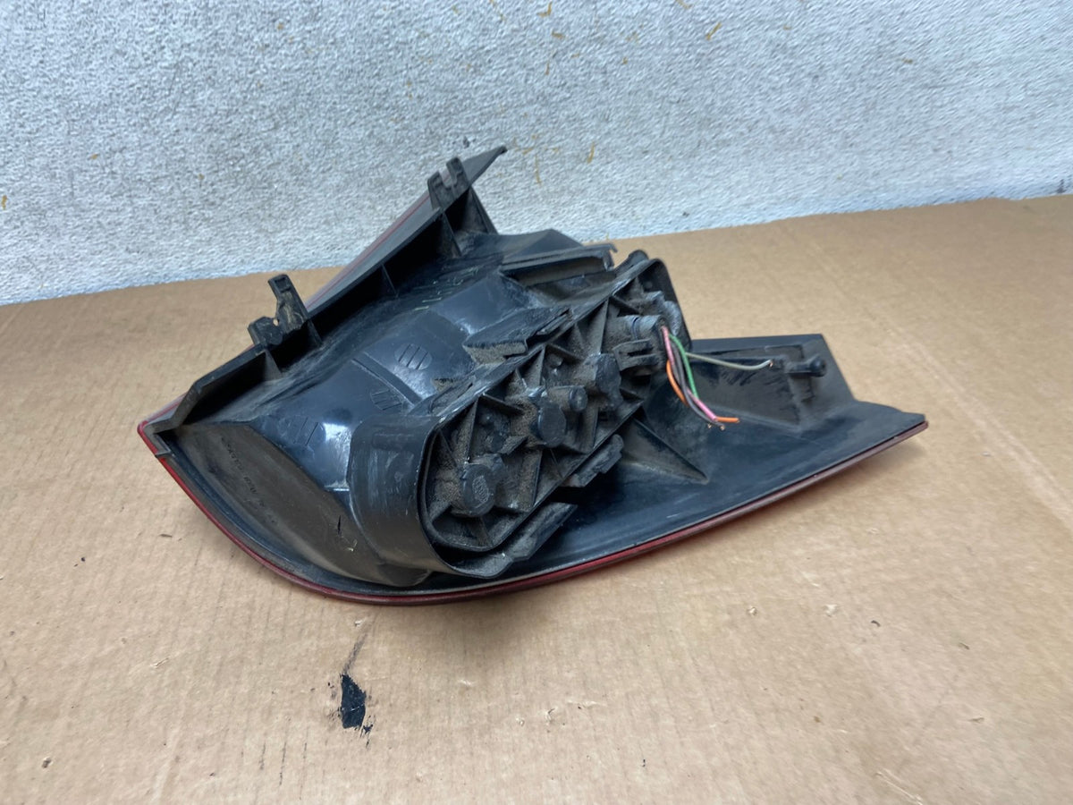1998 to 2001 Mercedes ML320 ML-Class Right Passenger Rh Tail Light AI8411 LK7