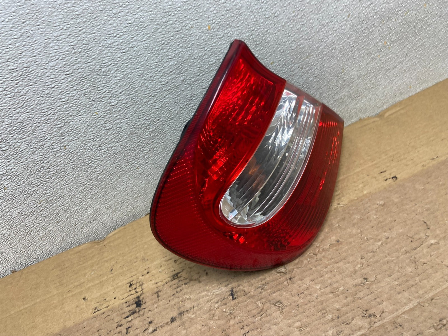 2002 2003 2004 Toyota Camry Left Driver LH Side Tail Light AB3363 LK2