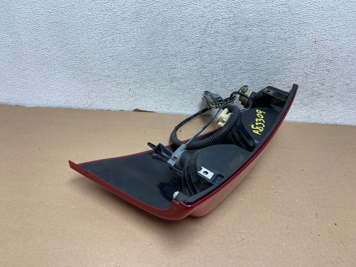 2002 to 2006 Chevrolet Avalanche Left Driver LH Tail Light AG3309 LK4