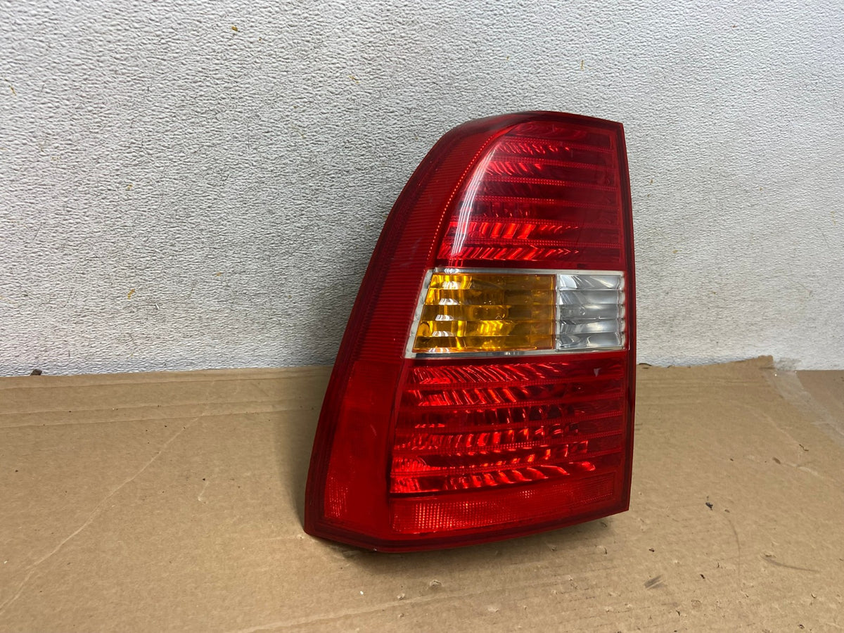 2005 to 2008 Kia Sportage Left Driver Side LH Side Tail Light AH8322 LK1