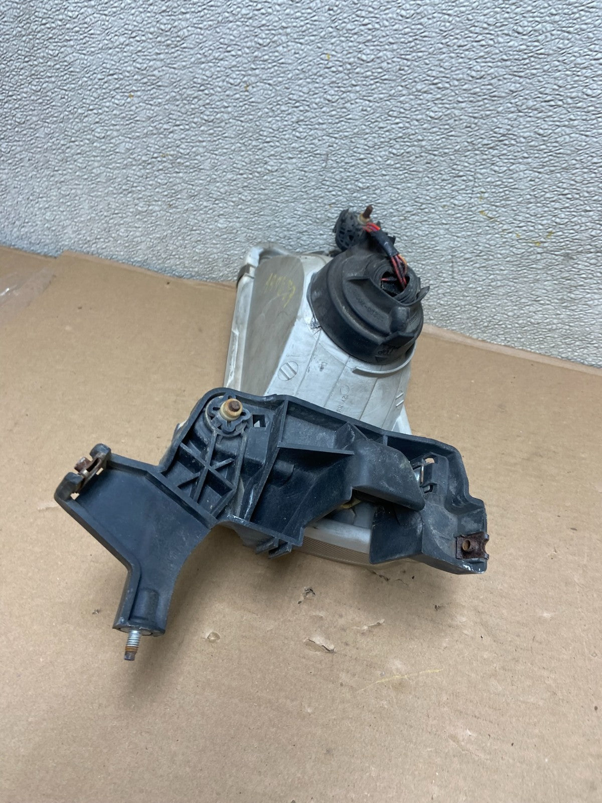 1998 to 2000 Toyota Corolla Front Right Passenger RH Headlight AA9887 DW4