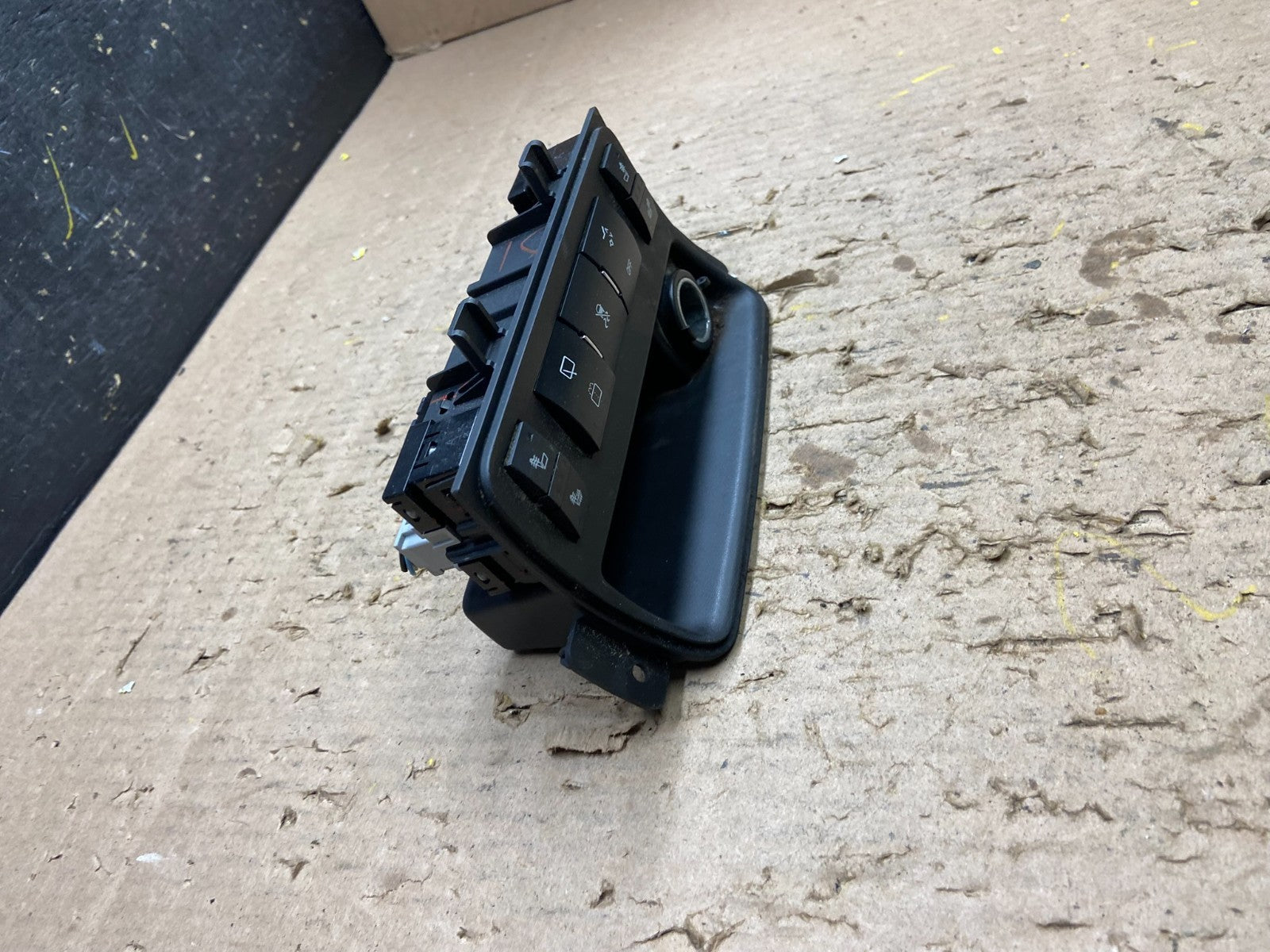2008-2012 Buick Enclave Center Console Switch Panel Bezel Power Outlet T8307 DG1