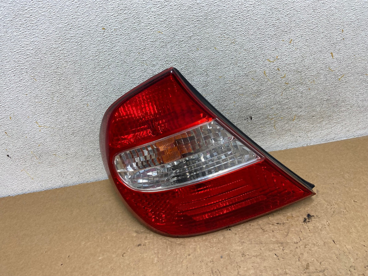 2002 2003 2004 Toyota Camry Left Driver LH Side Tail Light AI3675 LK0