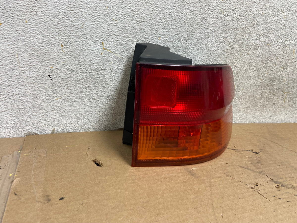 1999 2000 2001 Honda Odyssey Right Passenger Side Tail Light AH4336 LK1