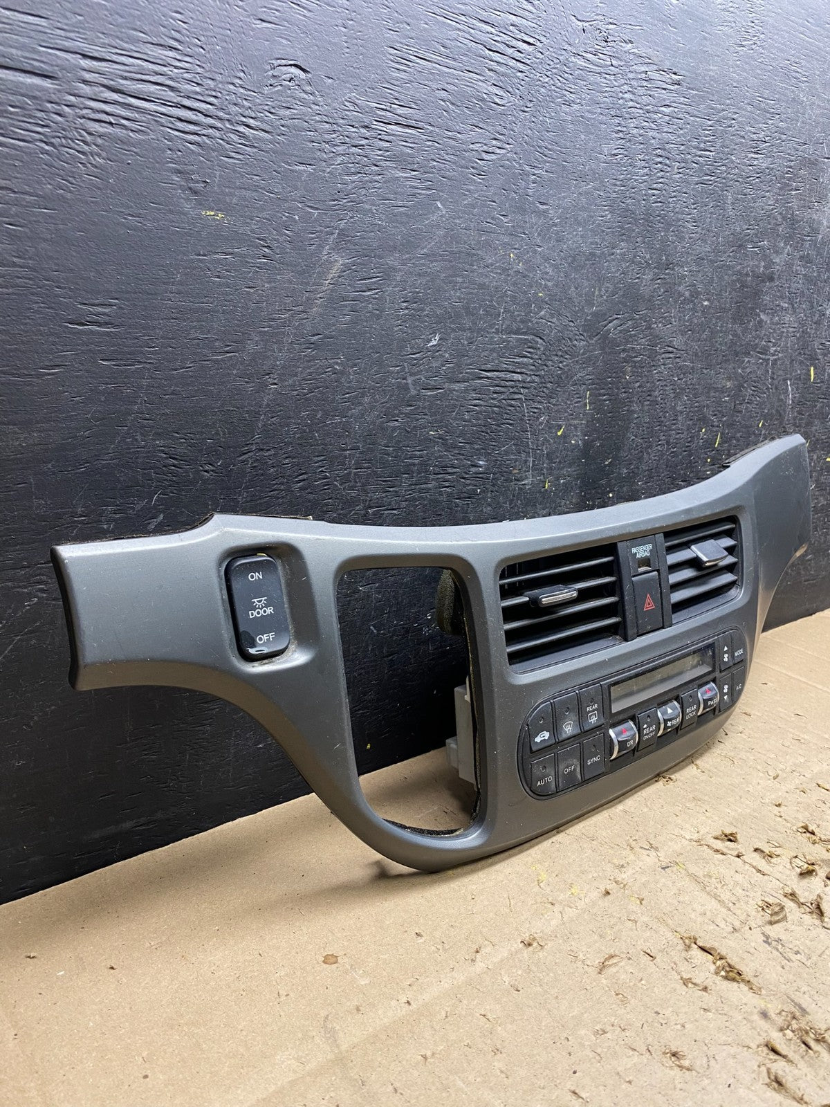 2005 to 2010 Honda Odyssey Radio Climate Control Dash Trim Bezel U5790 DG2