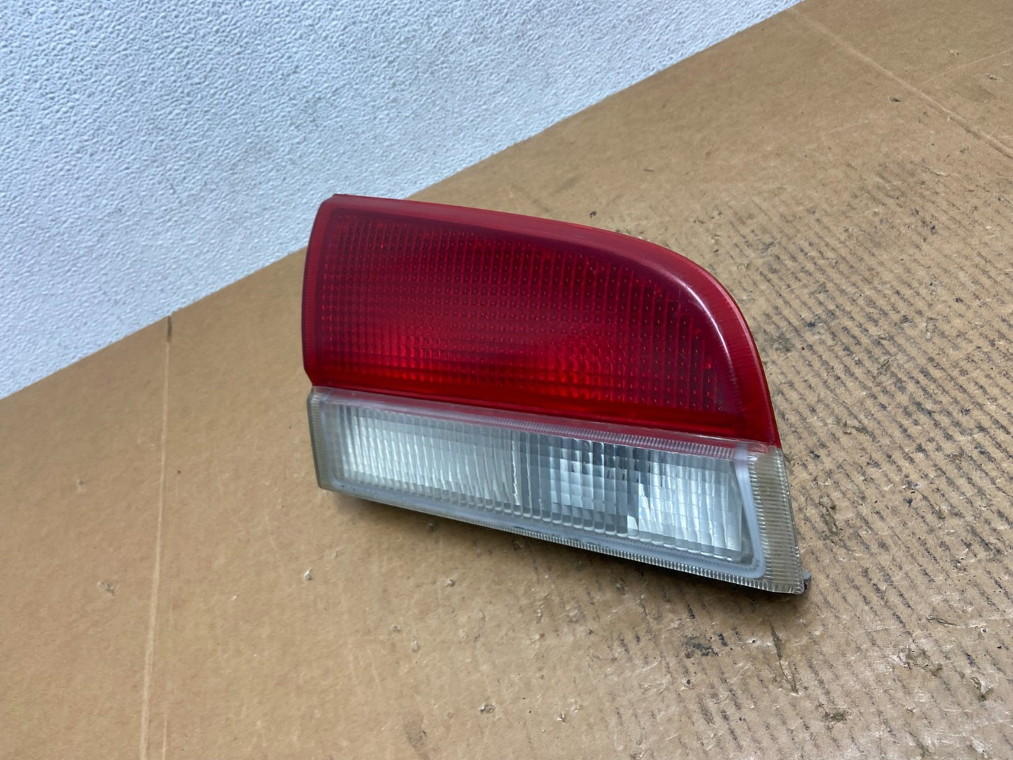 1992 to 1995 Pontiac Bonneville Left Driver Inner Tail Light AE0276 DG1
