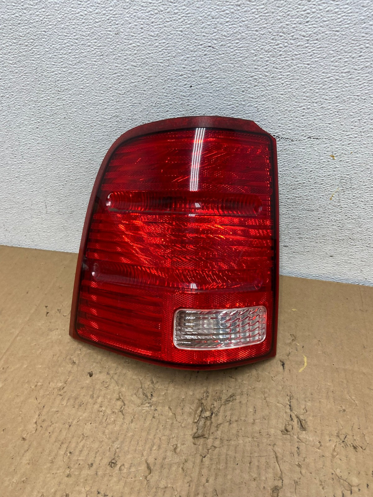 2002 to 2005 Ford Explorer Left Driver Lh Side Tail light AD2485 LK0