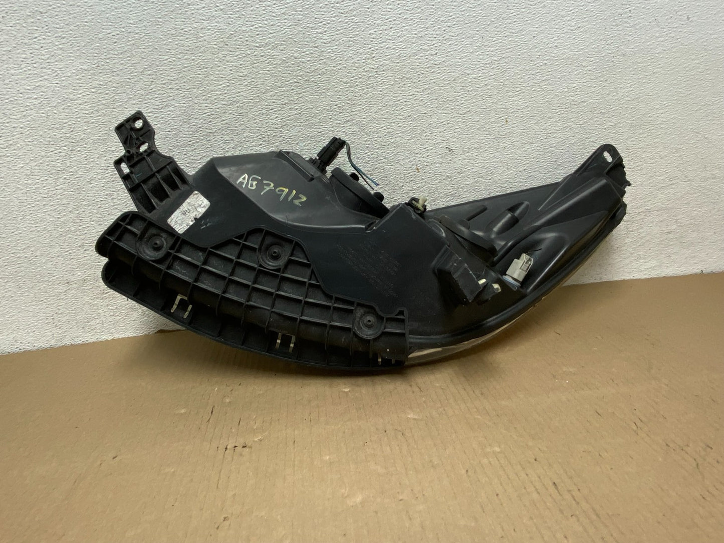 2013 - 2016 Ford Escape Headlight Right Passenger RH Side Halogen AG7912 DW9