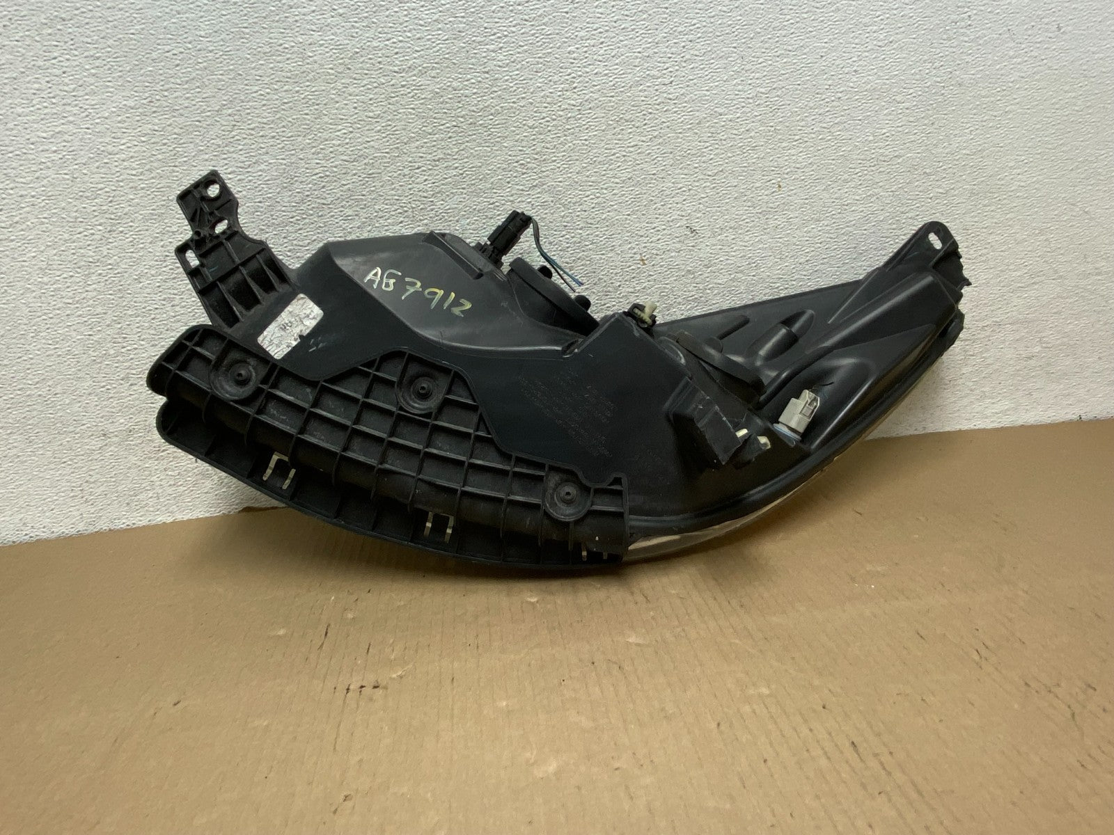 2013 - 2016 Ford Escape Headlight Right Passenger RH Side Halogen AG7912 DW9